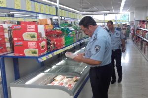 Zabıta ekipleri  marketleri denetledi