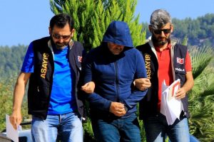 Boşandığı eşini &ouml;ld&uuml;ren zanlı tutuklandı
