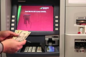 Dev banka 800 şube kapatıp 26 bin 500 kişiyi &ccedil;ıkaracak