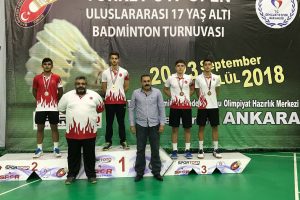 Bursa Osmangazi Belediyesporlu badmintonculardan &ccedil;ifte mutluluk