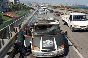 Bu ihmal seyir halindeki kamyoneti k&uuml;le &ccedil;evirdi!