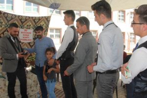 Damat takı t&ouml;renine POS cihazıyla &ccedil;ıktı