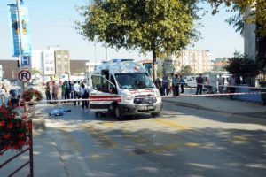 Yaya ge&ccedil;idinde otomobilin &ccedil;arpması sonucu &ouml;ld&uuml;