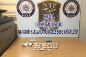 Uyuşturucu ticaretine 1 g&ouml;zaltı