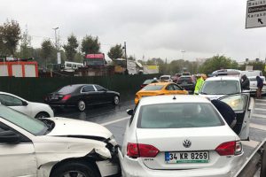 Trafiği kilitleyen kaza!
