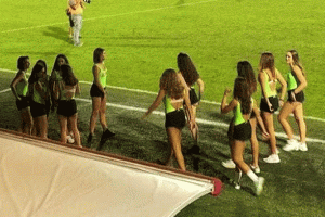 &Ccedil;izme Vicenza'yı tartışıyor: Yaşı ufak kızlar kullanıldı