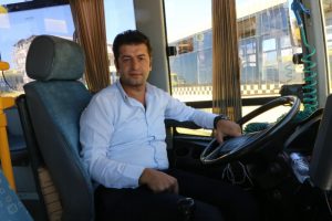 Kalp krizi ge&ccedil;iren yolcusunu hastaneye yetiştirdi
