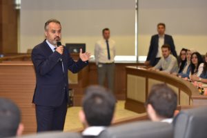Bursa B&uuml;y&uuml;kşehir Belediye Başkanı Aktaş'tan girişimci gen&ccedil;lere yol haritası