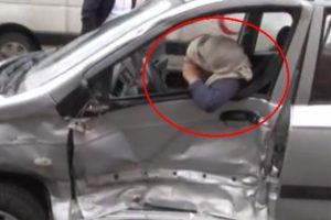 Yoldan ge&ccedil;erken g&ouml;rd&uuml;, şaşkına d&ouml;nd&uuml;!