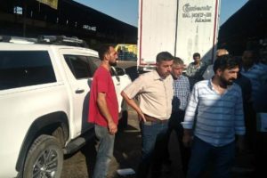 Kamyonetin camını kırıp, 45 bin lira &ccedil;aldılar