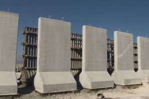 Sınırın duvarları Hatay'da &uuml;retiliyor
