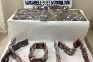 Ka&ccedil;ak 60 paket nargile t&uuml;t&uuml;n&uuml; ele ge&ccedil;irildi