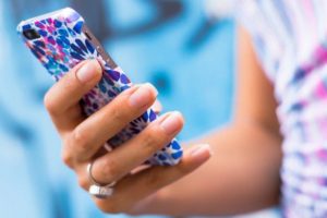 Cep telefonunun zararlarından korunmak i&ccedil;in 6 &ouml;nlem