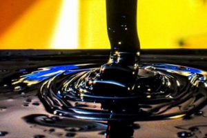 Brent petrol&uuml;n varili 81,90 dolar oldu
