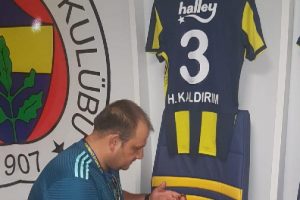 Derbi &ouml;ncesinde Hasan Ali'ye dua