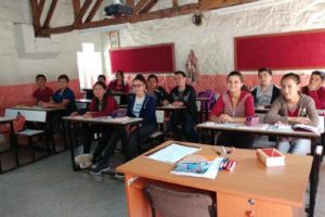 &Ouml;ğrencilerin 'kapatılacak' diye ağladığı okulda, eğitim devam edecek