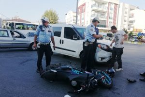 Polis aracı ile motosiklet çarpıştı; 1 yaralı