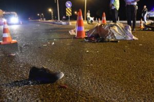 Otomobil ile motosiklet &ccedil;arpıştı: 2 &ouml;l&uuml;, 1 yaralı