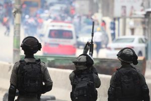 İsrail askerleri Batı Şeria'da onlarca Filistinliyi yaraladı