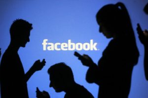 Facebook'un yeni kamerası oda i&ccedil;indekileri takip edebilecek