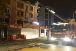 Eş zamanlı &ccedil;ıkan yangınlar korkuttu
