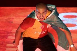 &Uuml;nl&uuml; futbolcular Espor'a katılıyor