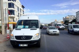 Servis midib&uuml;s&uuml;n&uuml;n altında can verdi