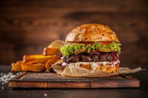 Fast food zincirinden flaş karar! 7'sinden de &ccedil;ıkarıyor