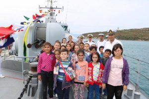 Fo&ccedil;a'da askeri gemilere ziyaret
