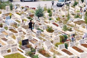 Mezarlıklarda Suriyeliler i&ccedil;in ayrı b&ouml;l&uuml;m yapıldı
