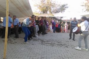 Emniyet m&uuml;d&uuml;r&uuml; d&uuml;ğ&uuml;n sakinlerine teşekk&uuml;r etti