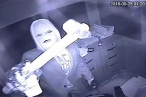 &Ccedil;alacak bir şey bulamayan hırsız bunu yaptı