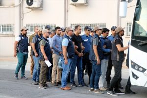 Hatay'da FET&Ouml; operasyonu: 8 g&ouml;zaltı