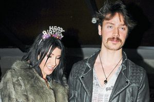 Hande Yener kesenin ağzını a&ccedil;tı