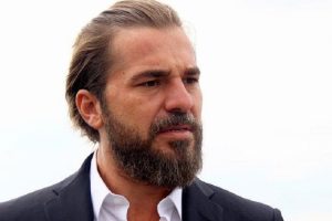 Engin Altan D&uuml;zyatan: IKEA'dan bir şeyler alıp evin duvarlarına asmayalım