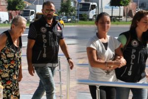 Biri  66 yaşında, 2 kadın tacir yakalandı!