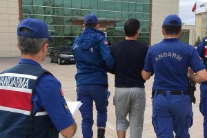 Giydiği kısa pantolon onu ele verdi!