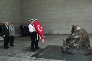 Erdoğan, Neue Wache Anıtını ziyaret etti
