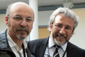 Erdoğan'ın basın toplantısında gerginlik! Yaka pa&ccedil;a dışarı atıldı