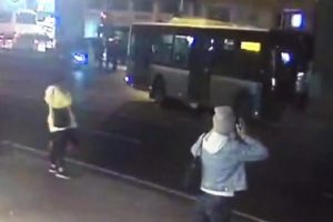 Halk otob&uuml;s&uuml;nde dehşet anları g&uuml;venlik kamerasında