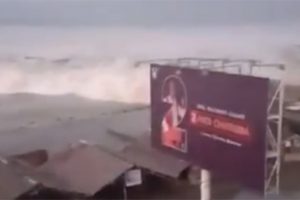 Endonezya'da şiddetli iki deprem sonrası tsunami