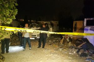 &Ccedil;akmak gazı bomba gibi patladı: 3 yaralı