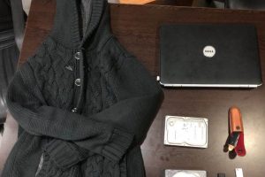 Polis, cinayeti hırkadaki kopuk d&uuml;ğmeden &ccedil;&ouml;zd&uuml;