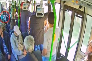 Bursa'da otob&uuml;s şof&ouml;r&uuml; fenalaşan yolcuyu acil servise g&ouml;t&uuml;rd&uuml;