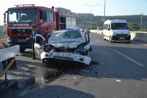 Bursa'da otomobil kamyonete çarptı: 1 yaralı