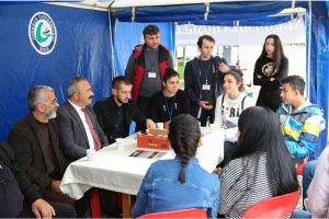 Giresun &Uuml;niversitesi Rekt&ouml;r&uuml; &ouml;ğrencilerle buluştu