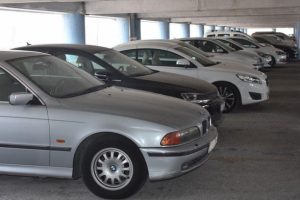 Fırtınaya hazırlıklar s&uuml;r&uuml;yor! Kapalı otoparklar tamamen doldu...