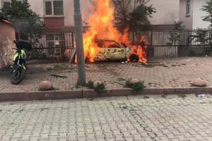 Doğalgaz kutusu alev alınca panik yaşandı