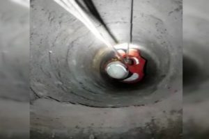 45 metrelik kuyuya d&uuml;şen ke&ccedil;i kurtarıldı