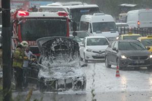 Yağmur hayatı fel&ccedil; etti